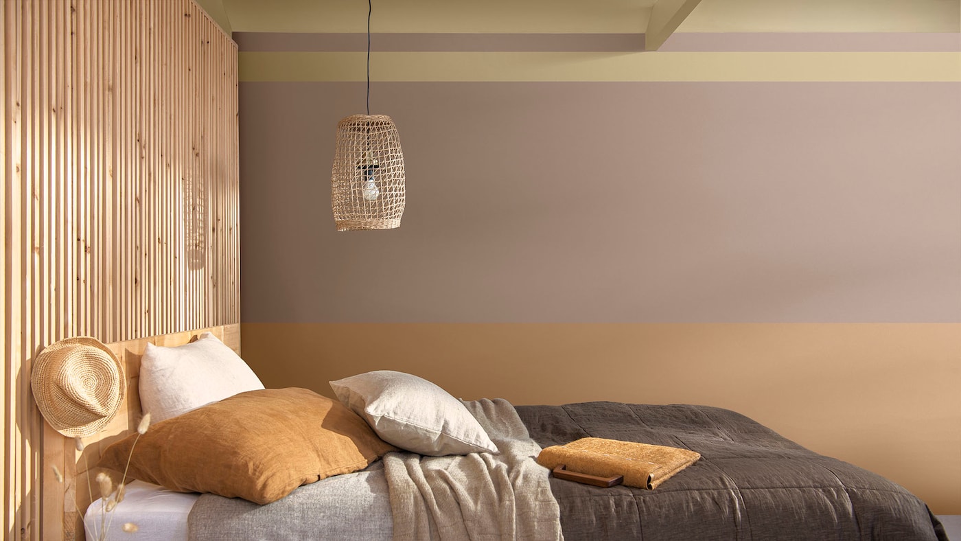 Rayures horizontales dans une chambre, combinant orange clair, rose et Merveille de la Nature 