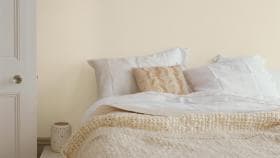 Create a Cosy Cream & White Bedroom – Ideas