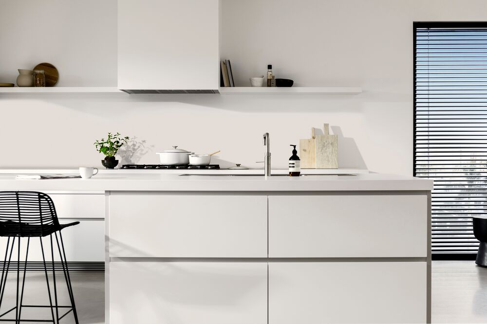 Tường bếp màu trắng