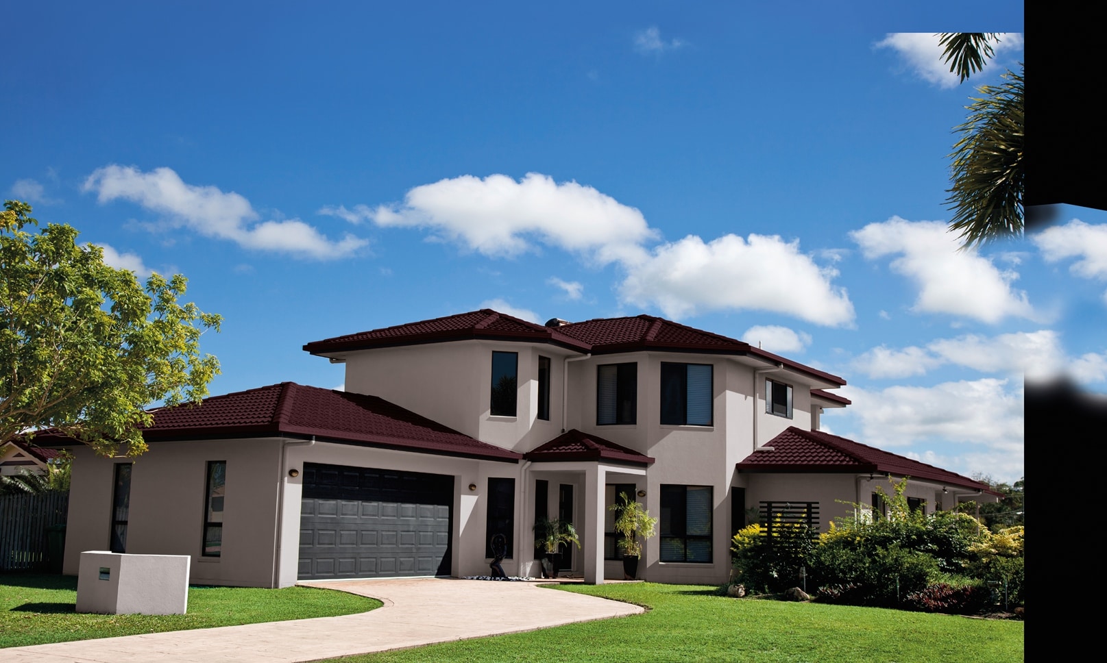 Dulux Weatherguard® with Maxiflex® Technology.