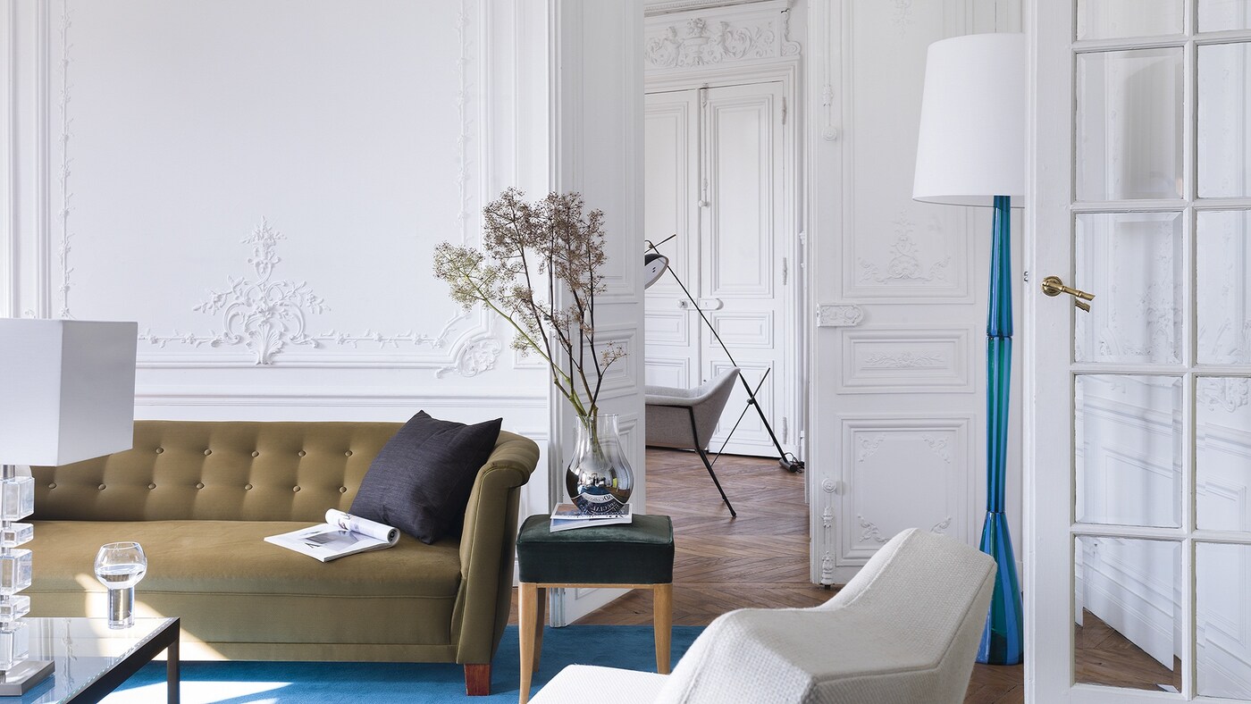 From bold blue to passionate red, learn how to brighten your home decor ideas with accents of brilliant colour. 
