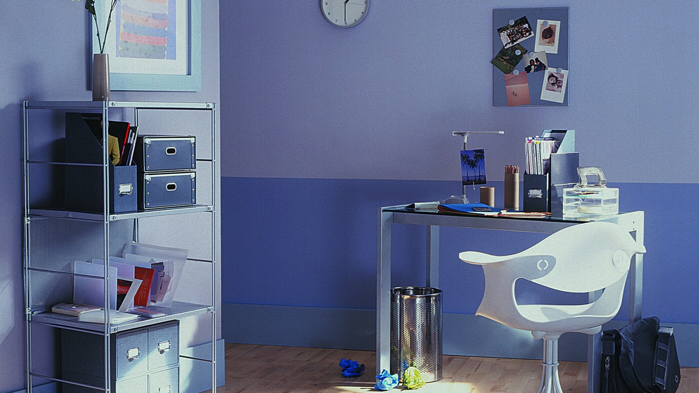 Invigorate an office with violet shades + colours and products

