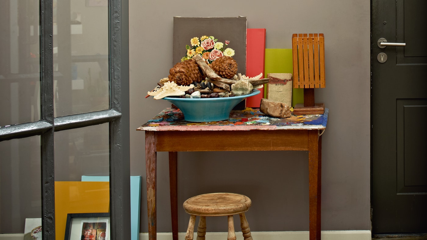 Keep it relaxed for an artistic home office + colours and products