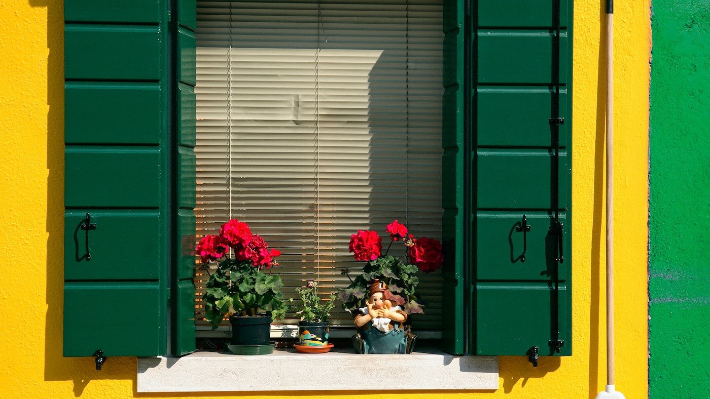 Outdoor space in need of an update? Here are five expert DIY home decor tips on how to give your exterior a colourful makeover without breaking the bank.