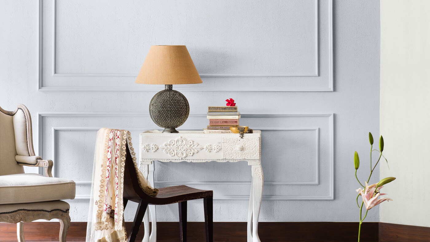 Warm white, cool white, or colour combinations of both? Discover when to paint warm and cool whites, and how to mix them for an elegantly understated look.