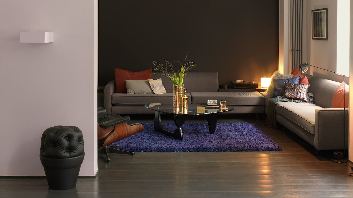 Team dramatic accents with delicate shades + colours and products
