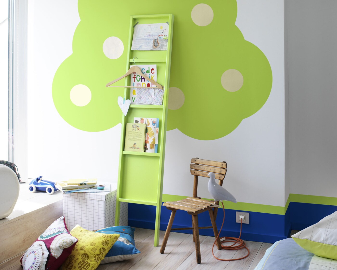 Use circles to create a tree on your child’s bedroom wall