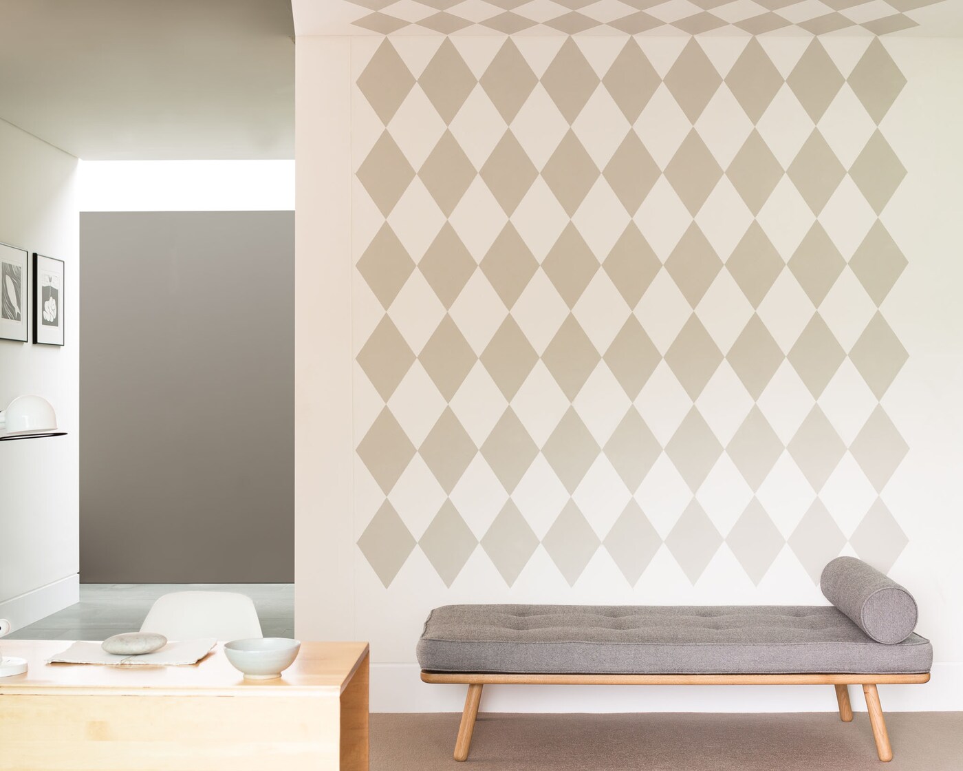 A wall feature with a diamond motif