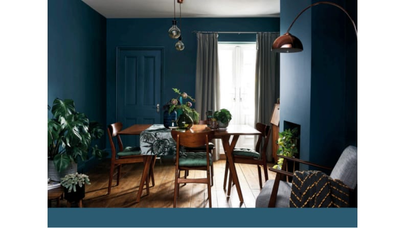 peinture laque valénite total look bleu paon