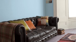 Déco indémodable avec un salon bleu 