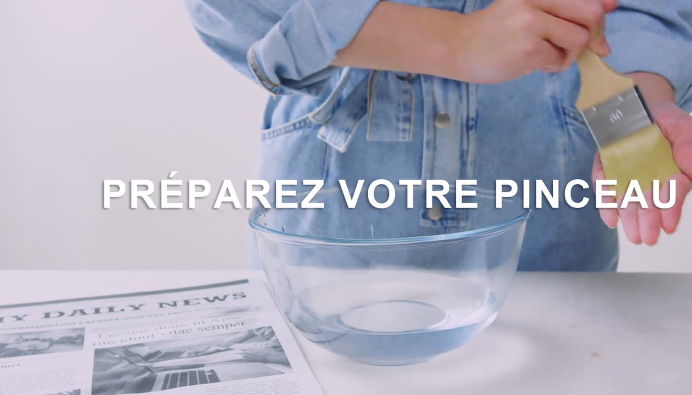 Humidifiez votre pinceau 
