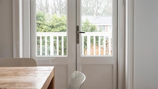 Comment peindre des portes et des encadrements de fenêtre en bois ?