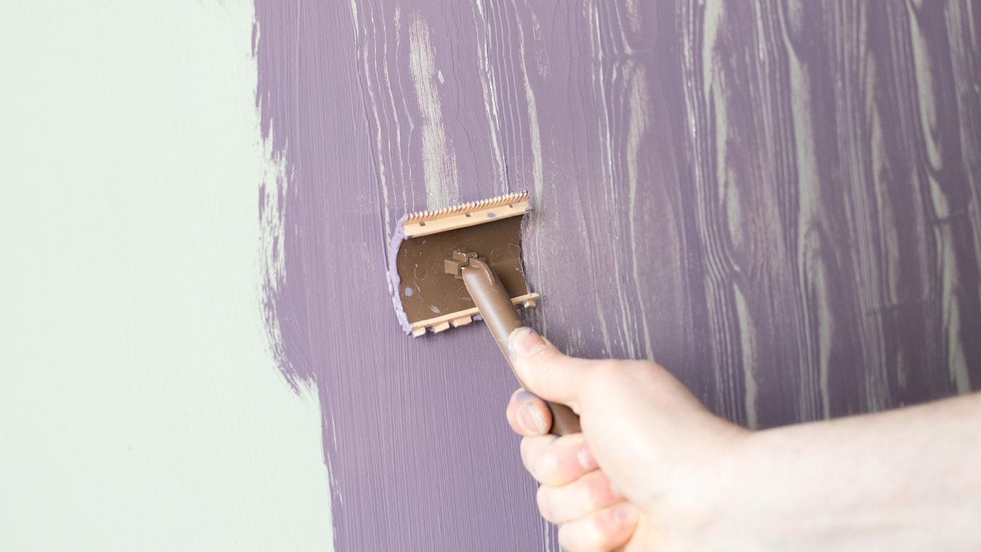 Vous pouvez utiliser un outil à veiner pour reproduire la texture du bois avec la combinaison de couleurs naturelles de votre choix.