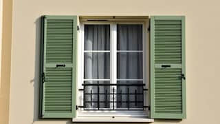 4 Binômes de Couleurs Intemporels pour Sublimer les Façades de Nos Régions