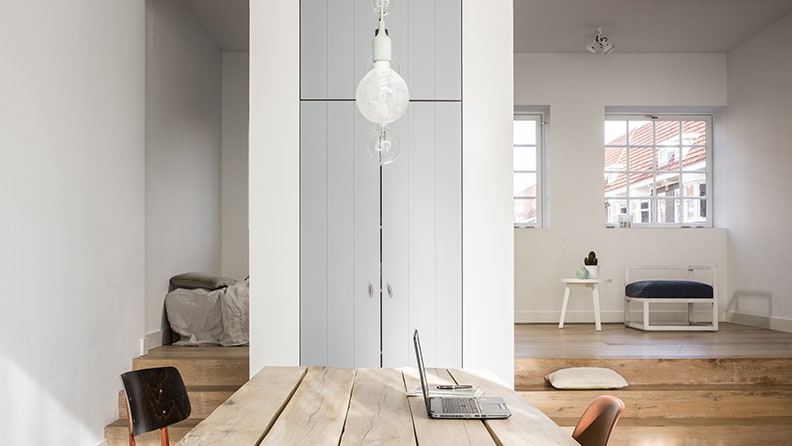 Les blancs naturels pour baliser l’espace d’un studio 