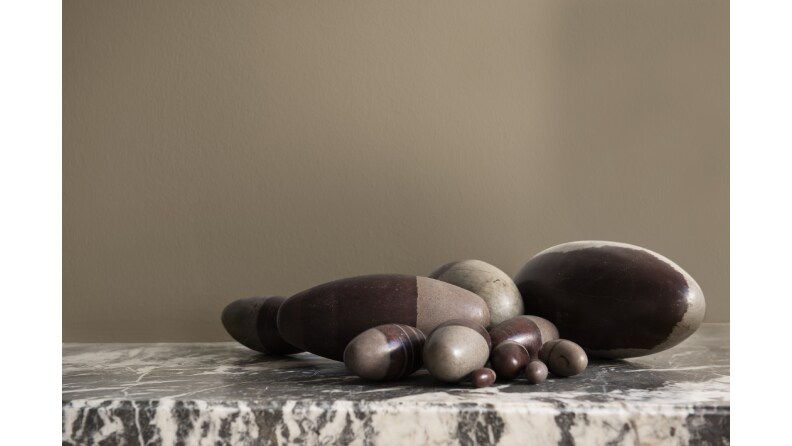 Brun châtaigne : le brun profond classique qui apporte sa touche automnale et rustique à la décoration