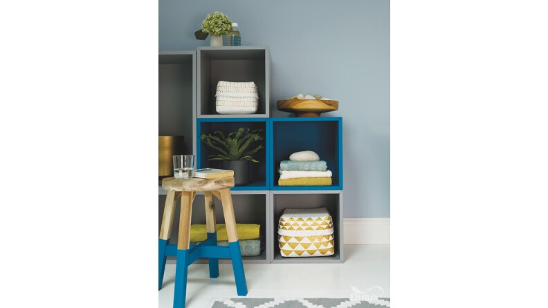 Bleu radieux : le bleu électrique des années 80 revient en force dans la déco