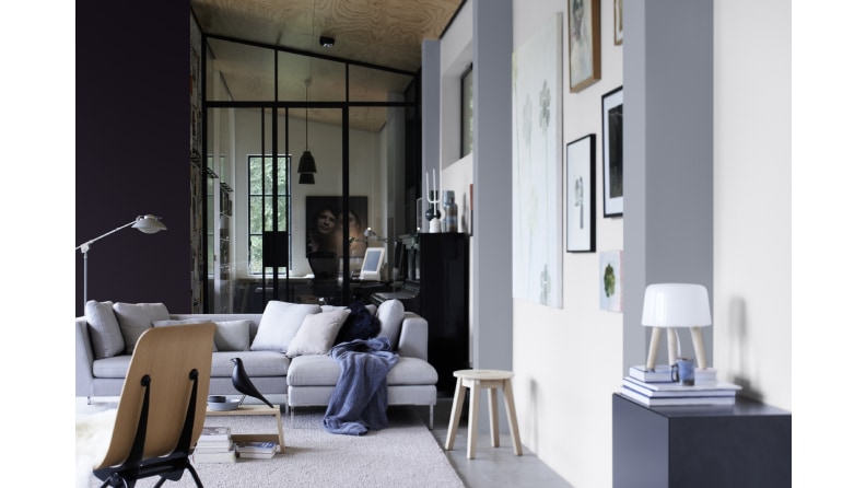 Noir : emblème de la modernité qui souligne avec classe les formes design les plus diverses