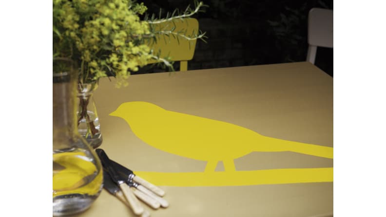 Je tague ma table avec des pochoirs