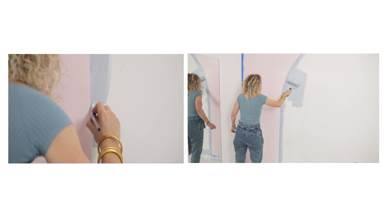 Appliquez la couleur Bleu Horizon à l’intérieur de l’arche, d’abord avec un pinceau fin pour les bordures puis avec un rouleau pour le reste de la surface. 