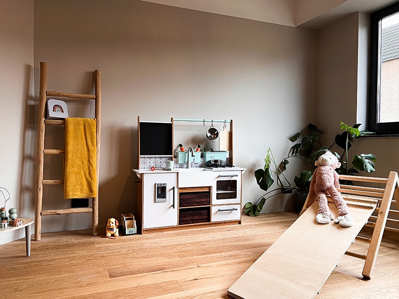 De kinder speelruimte in het huis krijgt ook de basiskleur