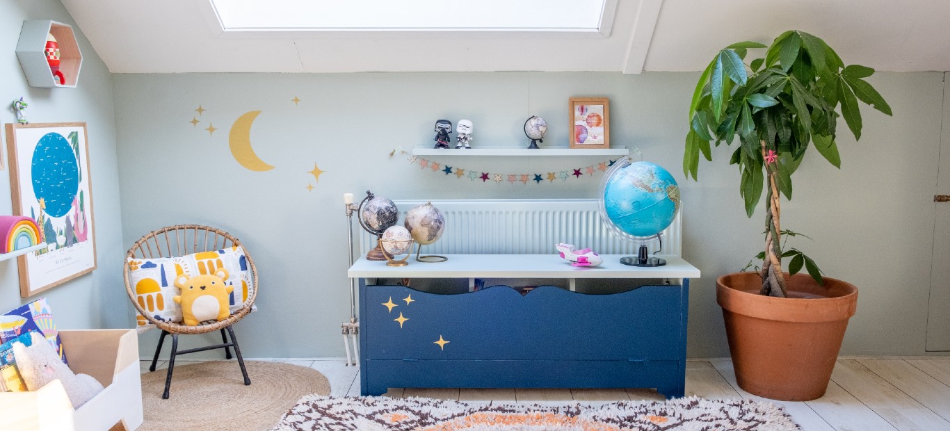 kastje kinderkamer kleuren Tranquil Dawn Lush Indigo