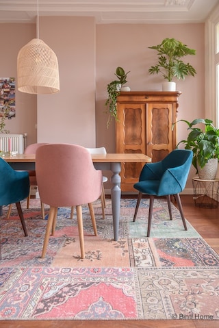 Van witte muren naar warme pastelkleuren in huis