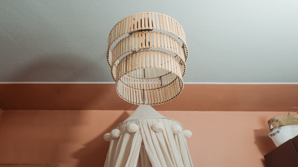 Het nisje geeft geborgenheid en een mooie plek voor het bedje