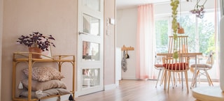 Subtiel die witte muren weg