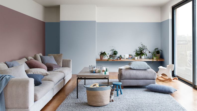 Lichte warme woonkamer