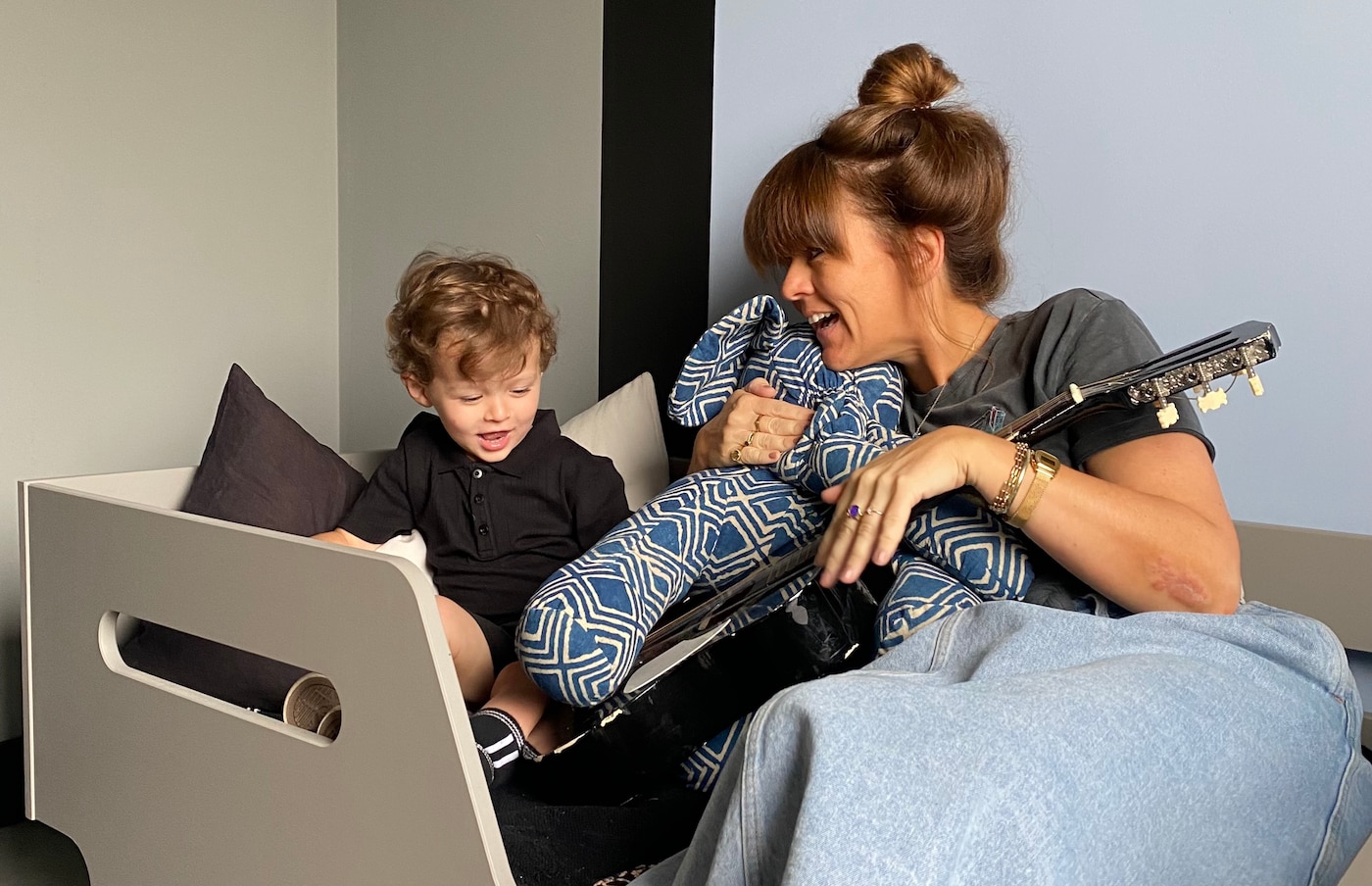 Iedereen blij met het nieuwe kamertje van Bowis