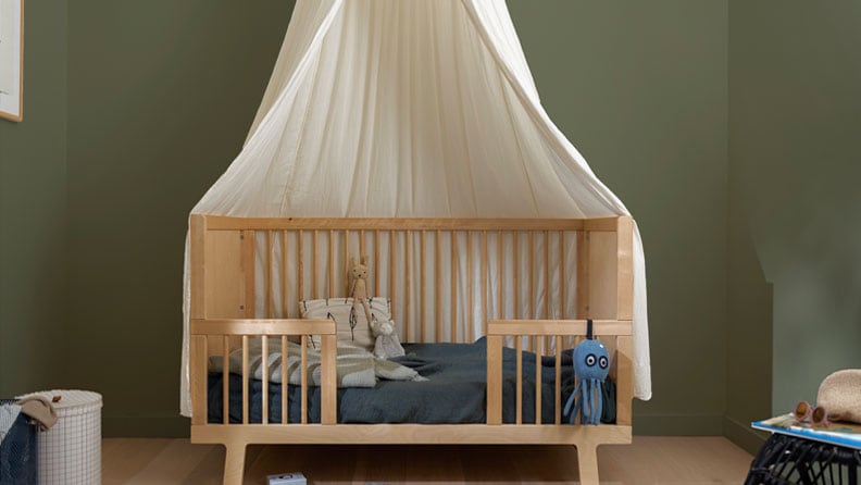 Een donkergroene kinderkamer in de kleur K0.05.47