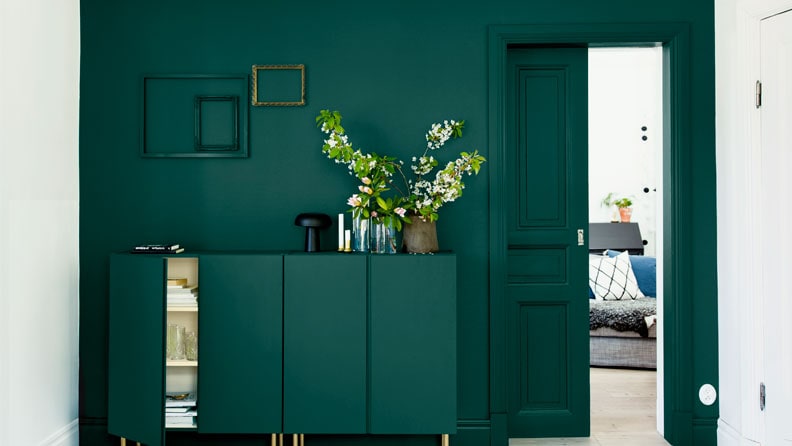 smaragdgroene woonkamer met de kleur Classic Car