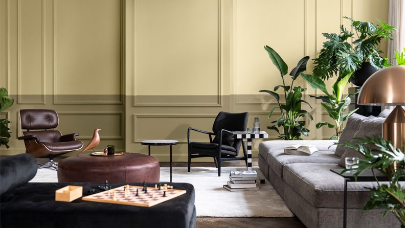 hotel chique woonkamer een muur in de kleuren The Greenhouse 5 en Grungy Roots