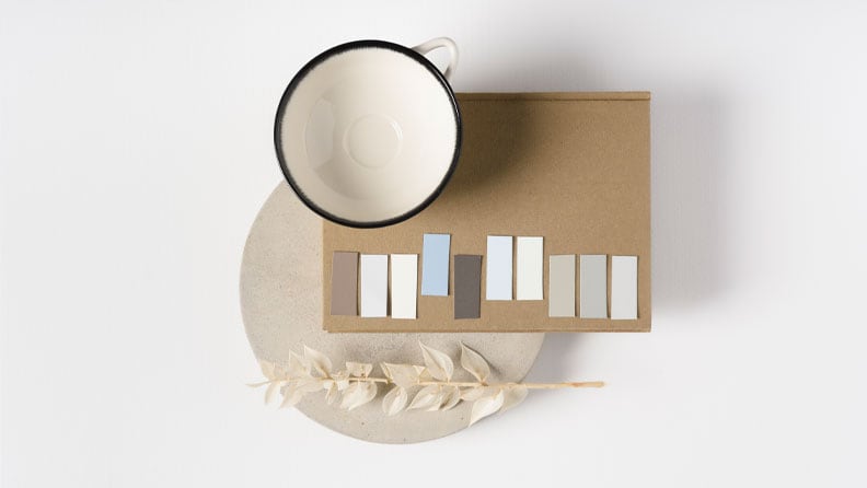 Gebruik verschillende materialen en tinten om een kleurenschema te maken