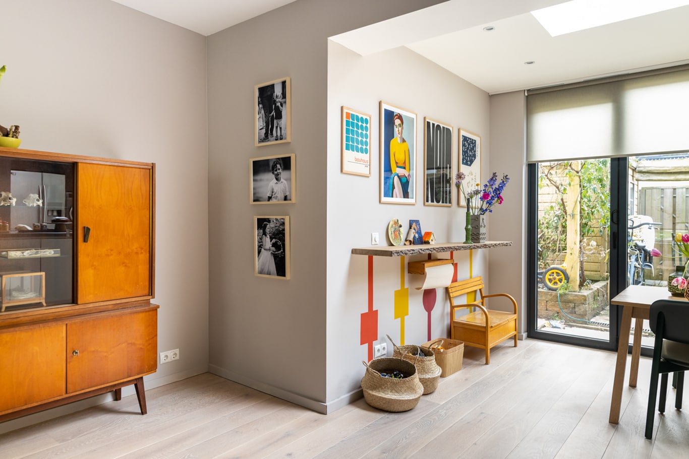 Een warme huis met neutrale en accentkleuren