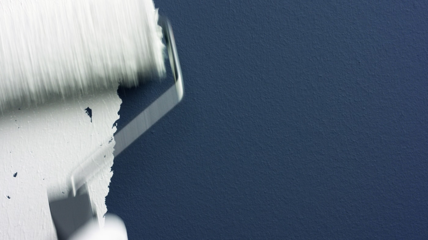 Van een donkere muurkleur naar een witte muur doe je snel  met Flexa Creations