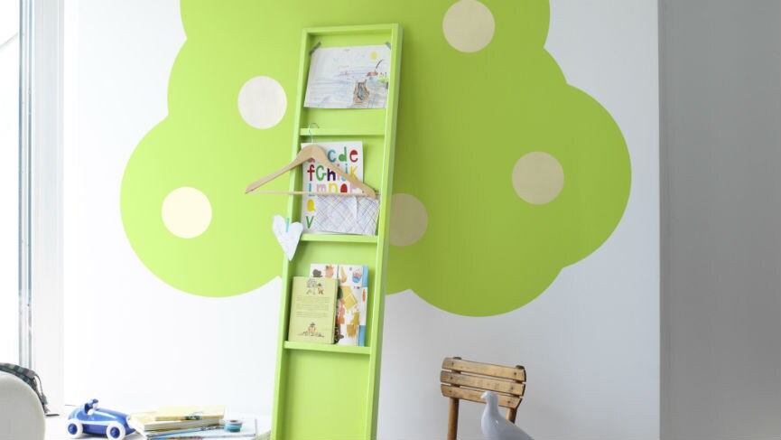 Usá círculos para crear un árbol en la pared del dormitorio de tu hijo