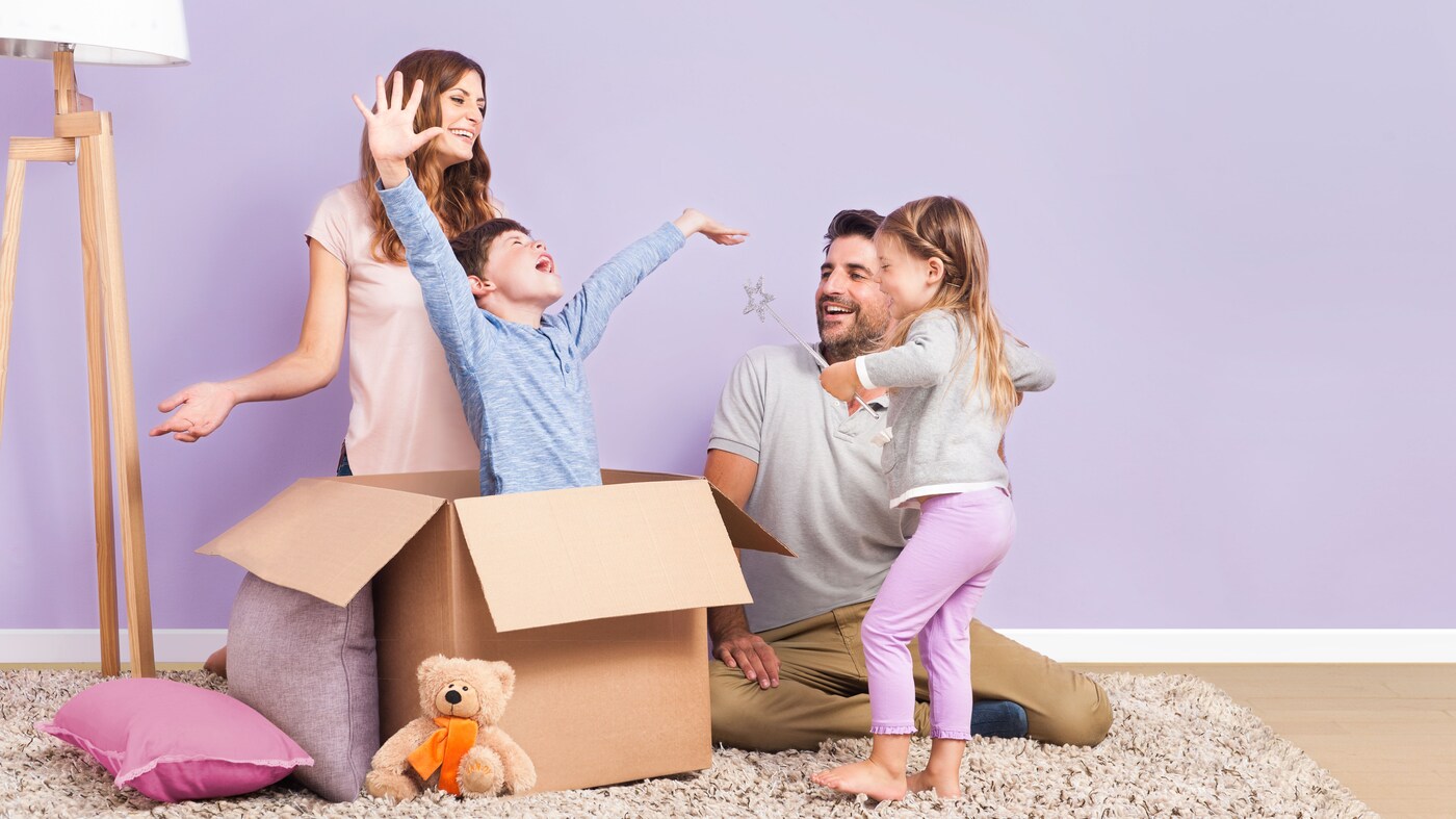 La mayor parte de la gente que se muda de casa está deseando terminar las labores de decoración cuanto antes para que su familia pueda adaptarse cuanto antes al nuevo espacio.
