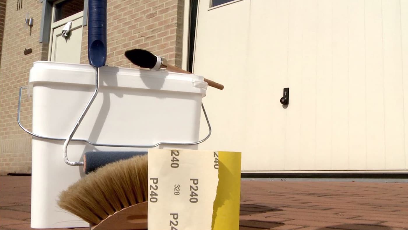 comment peindre une porte de garage en bois - matériel