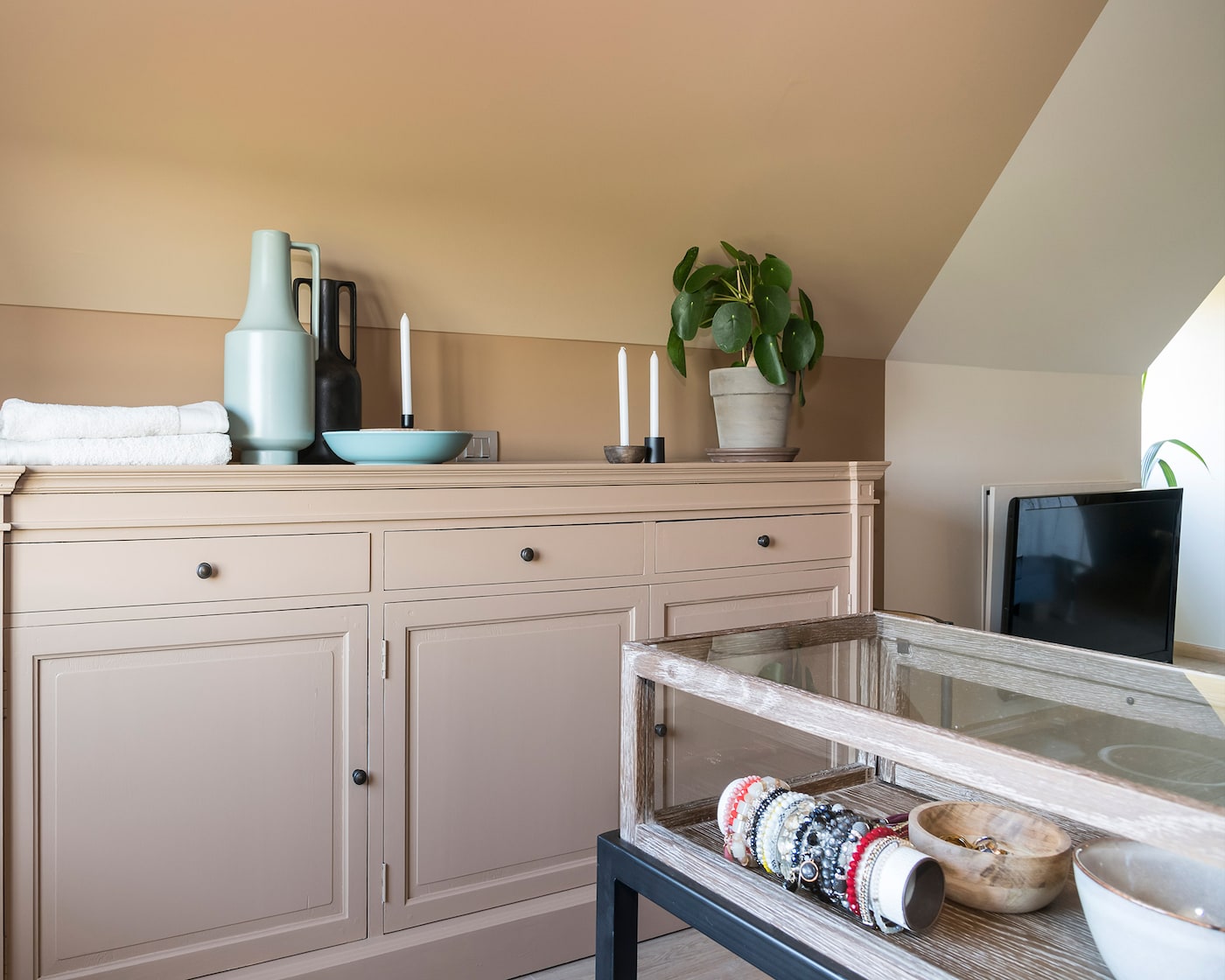 levis-vtwonen-episode-8-peindre-armoire-rurale