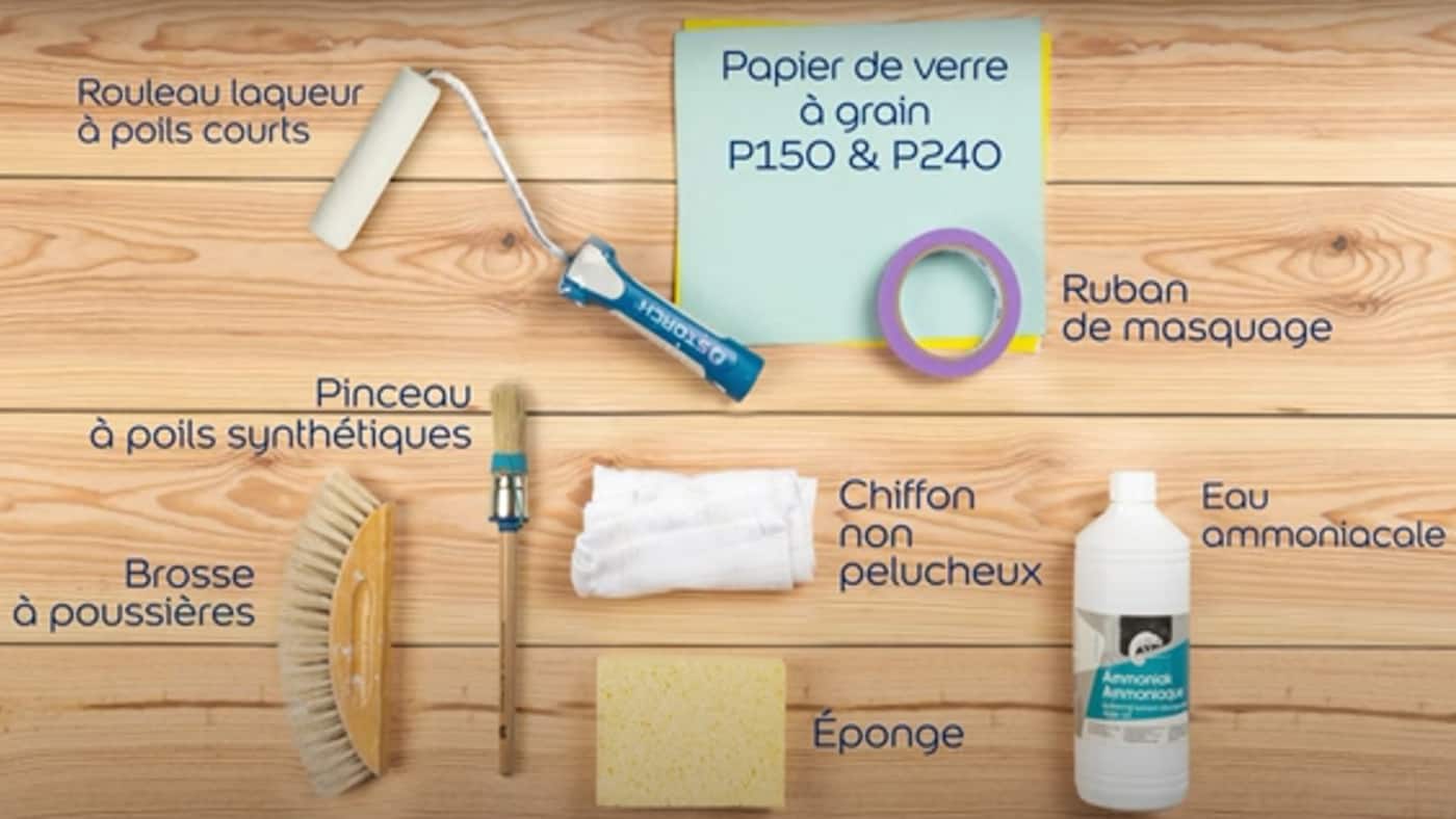 Outils pour peindre une porte en bois intérieur