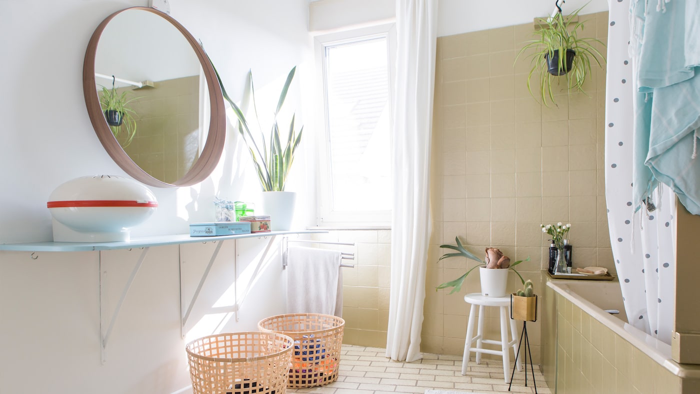 badkamer tegels geschilderd in het goud