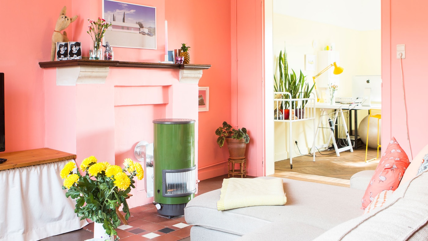 woonkamer zacht rood roze kleurencombinatie verf