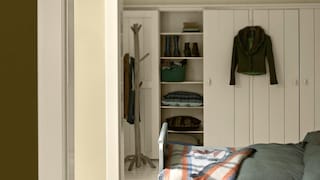 Een slaapkamer met een waaier van texturen 