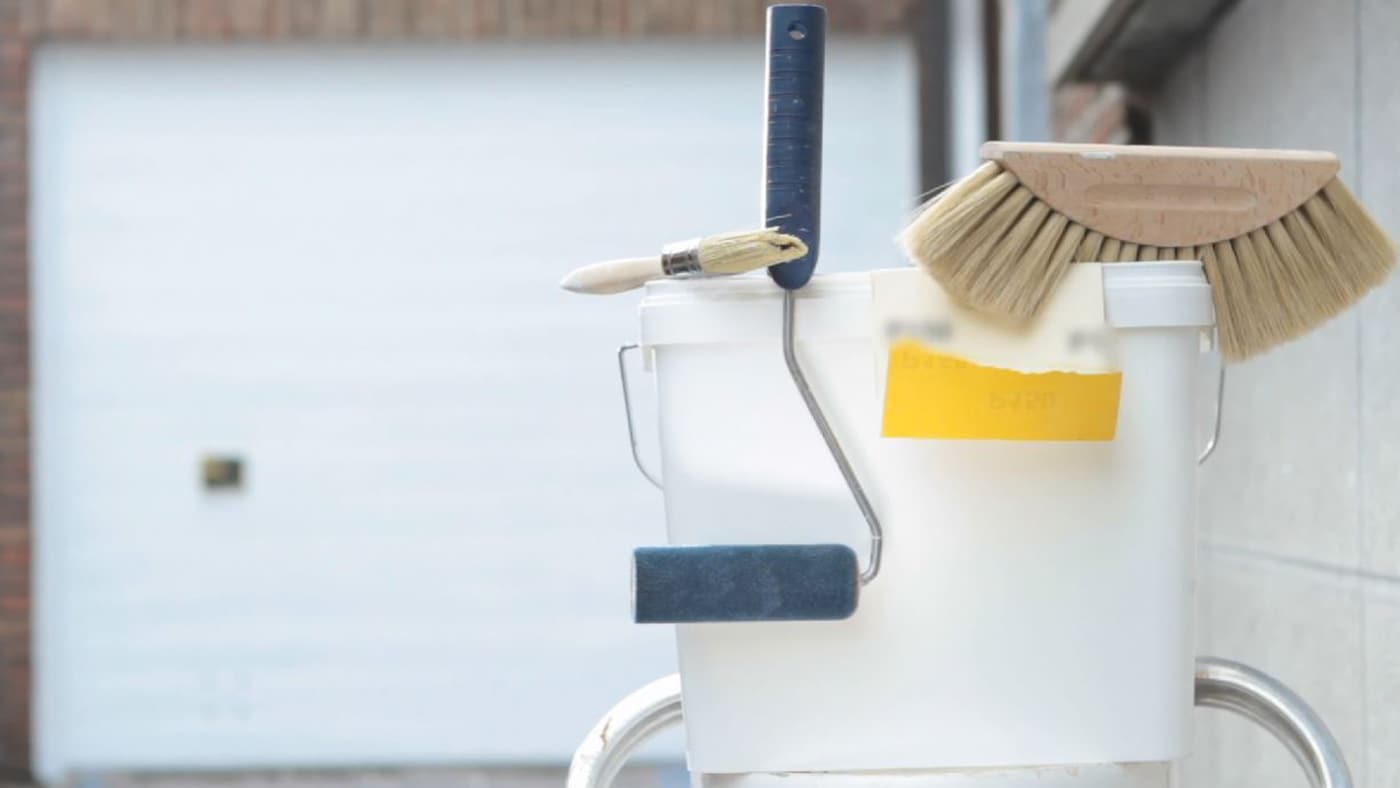 hoe een PVC garagepoort schilderen -benodigdheden