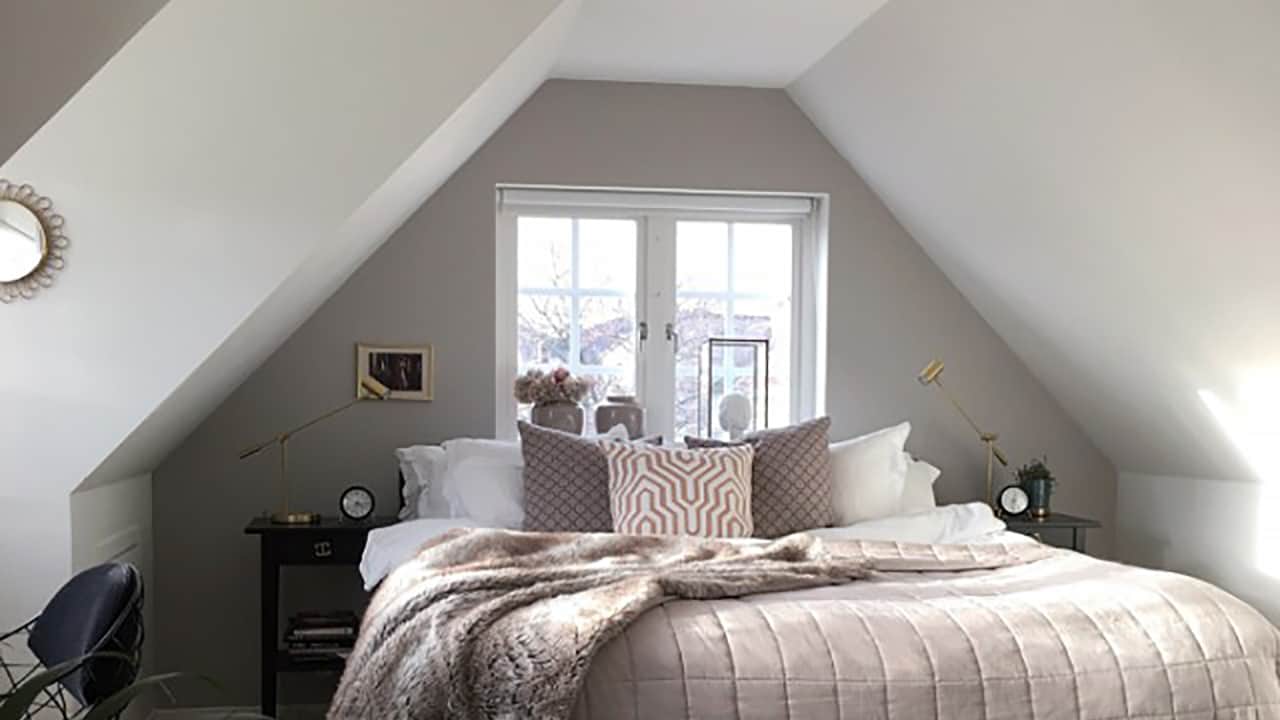 slaapkamer in Scandinavische stijl inspiratie aardetinten