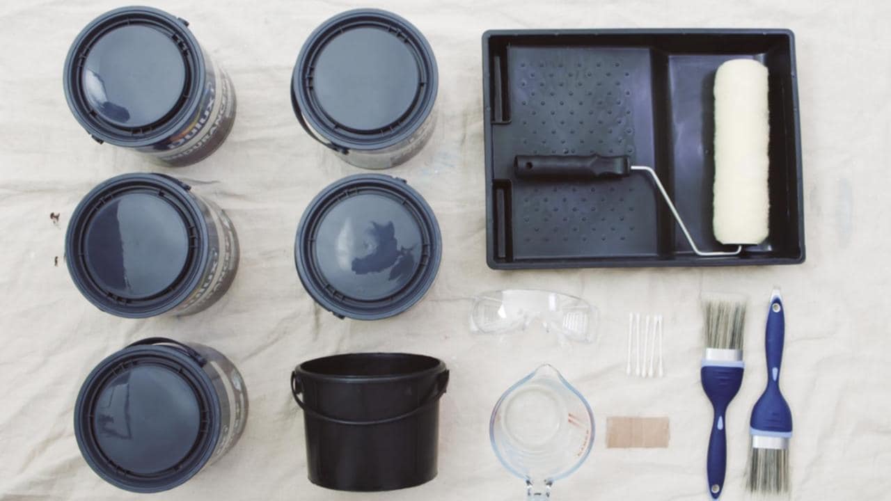 verfpot, verfrol, water, verfborstel, verfbakje, emmer, dikke borstel, schuurpapier benodigeheden kinderkamer schilderen