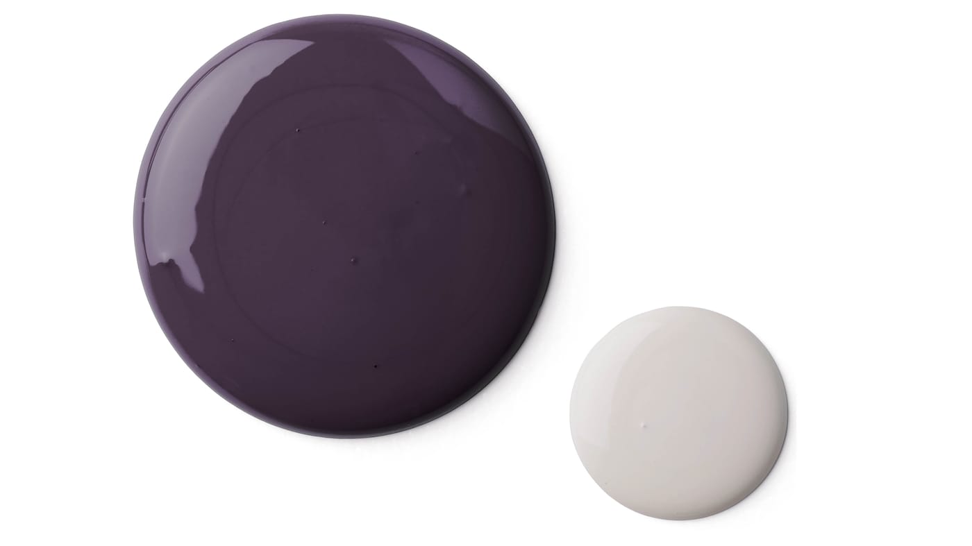 Monochroom is misschien geen evidente keuze voor een kinderkamer, maar deze combinatie kan verrassend speels overkomen.