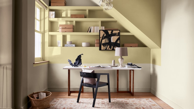 Levis bureel onder een schuin dak